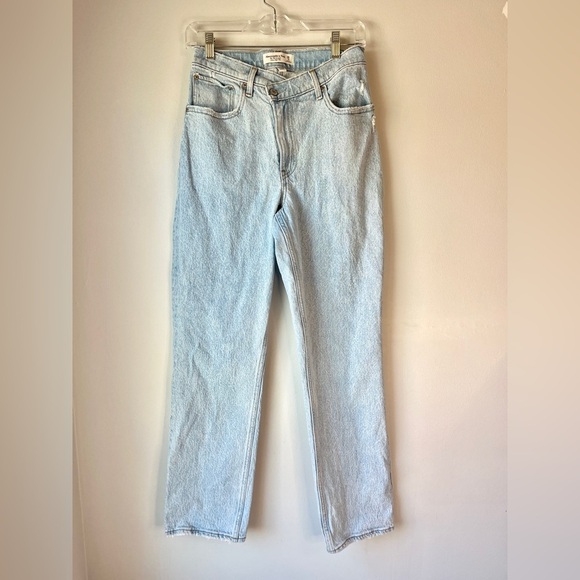 Abercrombie & Fitch Curve Love The 90’s Straight Ultra High Rise Light Wash - Picture 4 of 11